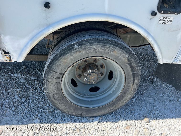 image for item LI9608 2003 Ford F550 Super Duty XL  bucket truck