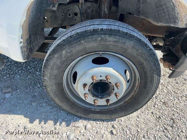 image for item LI9608 2003 Ford F550 Super Duty XL  bucket truck