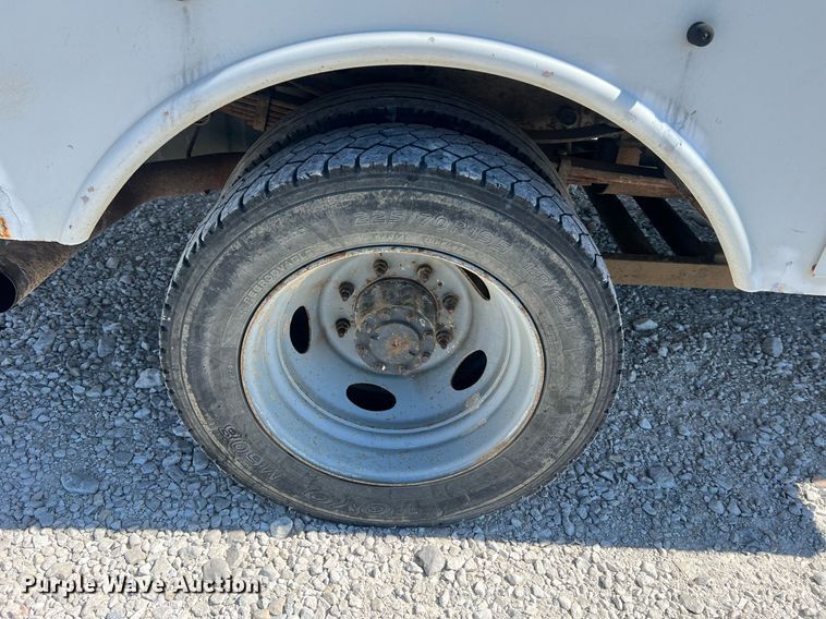 image for item LI9608 2003 Ford F550 Super Duty XL  bucket truck