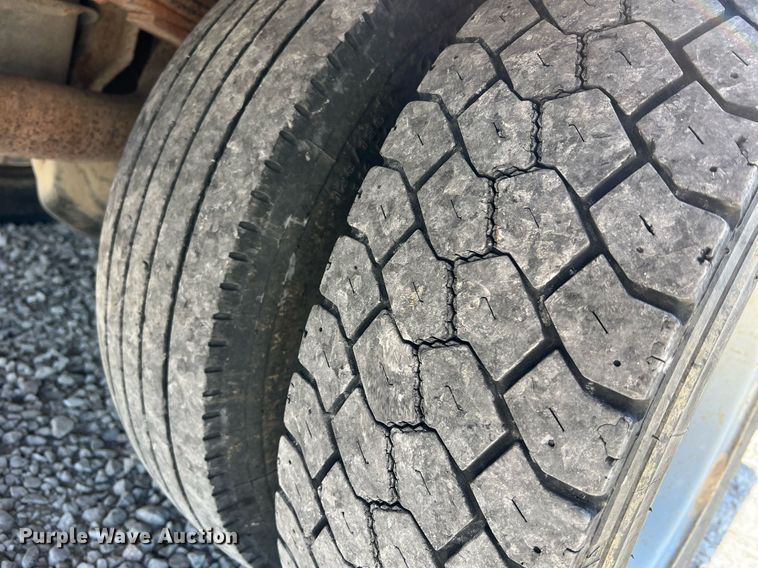 image for item LI9608 2003 Ford F550 Super Duty XL  bucket truck