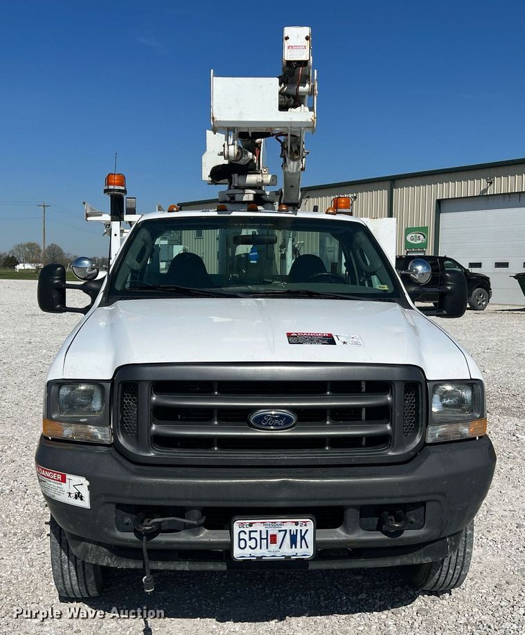 image for item LI9609 2003 Ford F550 Super Duty XL  bucket truck