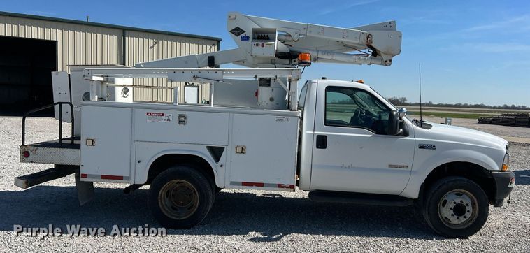 image for item LI9609 2003 Ford F550 Super Duty XL  bucket truck