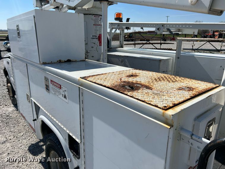 image for item LI9609 2003 Ford F550 Super Duty XL  bucket truck