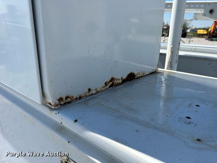 image for item LI9609 2003 Ford F550 Super Duty XL  bucket truck