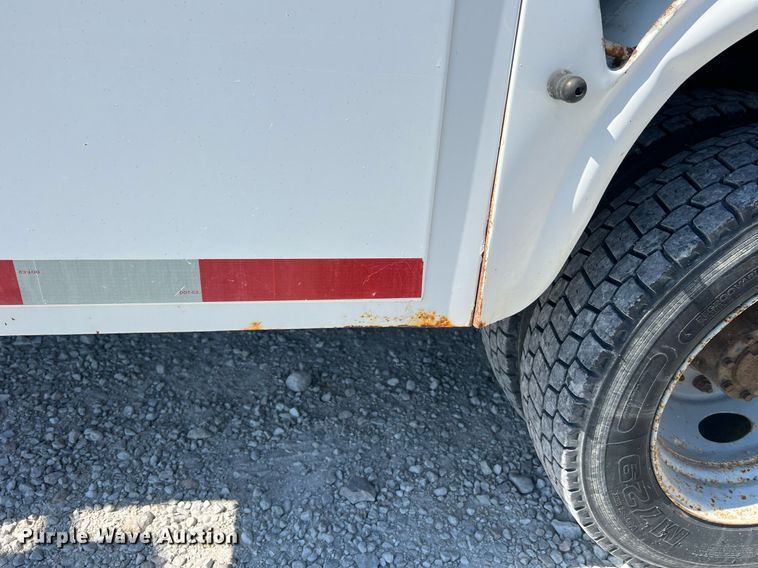 image for item LI9609 2003 Ford F550 Super Duty XL  bucket truck