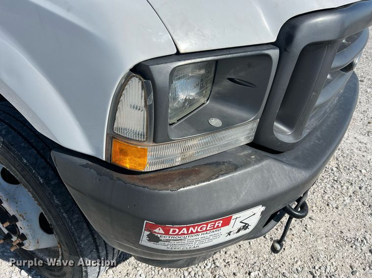 image for item LI9609 2003 Ford F550 Super Duty XL  bucket truck