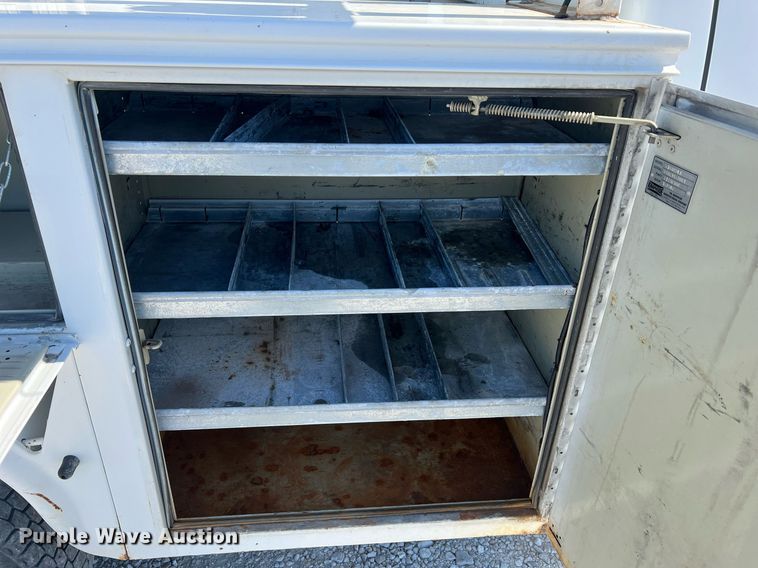 image for item LI9609 2003 Ford F550 Super Duty XL  bucket truck