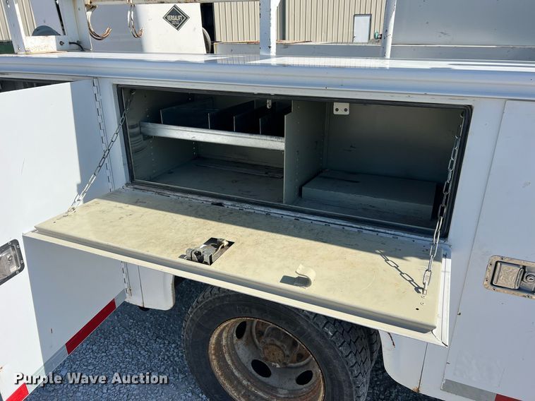 image for item LI9609 2003 Ford F550 Super Duty XL  bucket truck