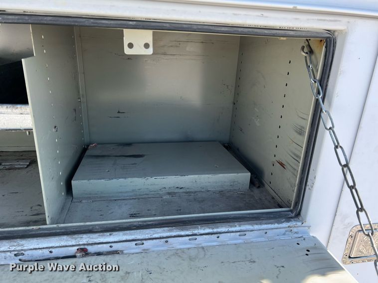 image for item LI9609 2003 Ford F550 Super Duty XL  bucket truck