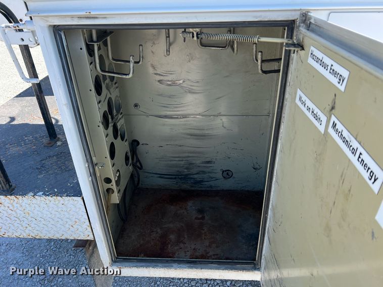 image for item LI9609 2003 Ford F550 Super Duty XL  bucket truck