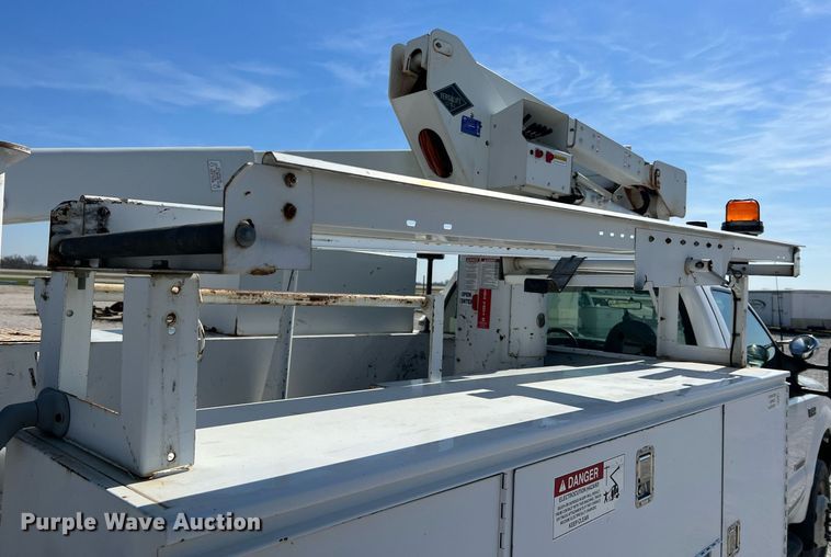 image for item LI9609 2003 Ford F550 Super Duty XL  bucket truck