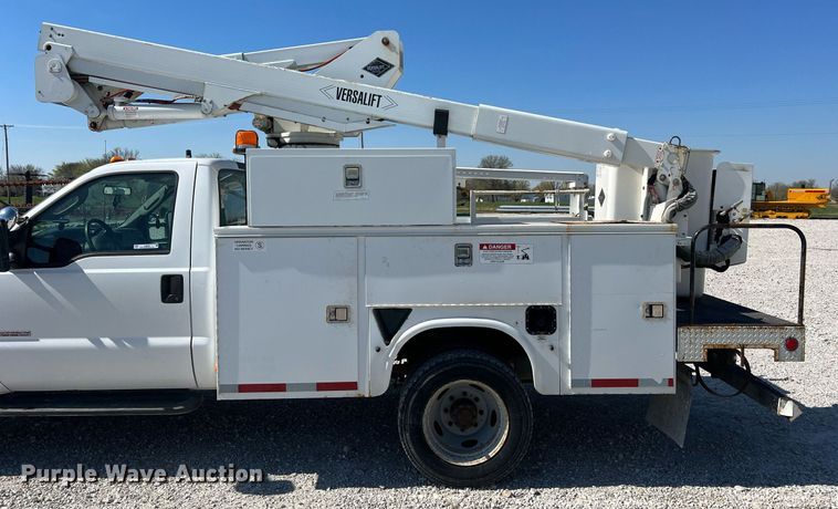 image for item LI9609 2003 Ford F550 Super Duty XL  bucket truck