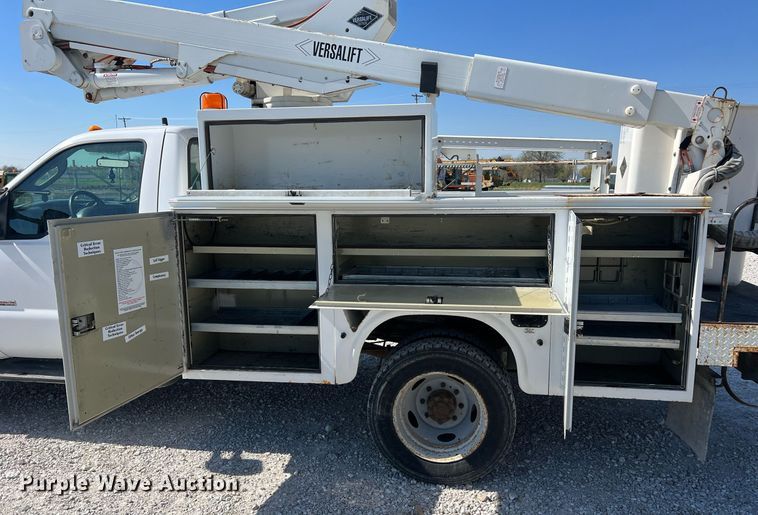 image for item LI9609 2003 Ford F550 Super Duty XL  bucket truck