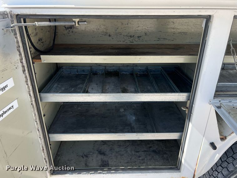 image for item LI9609 2003 Ford F550 Super Duty XL  bucket truck