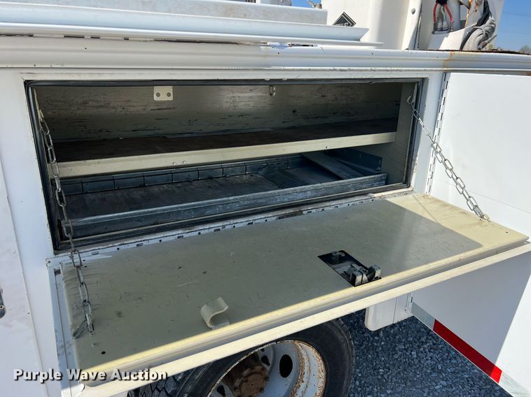 image for item LI9609 2003 Ford F550 Super Duty XL  bucket truck