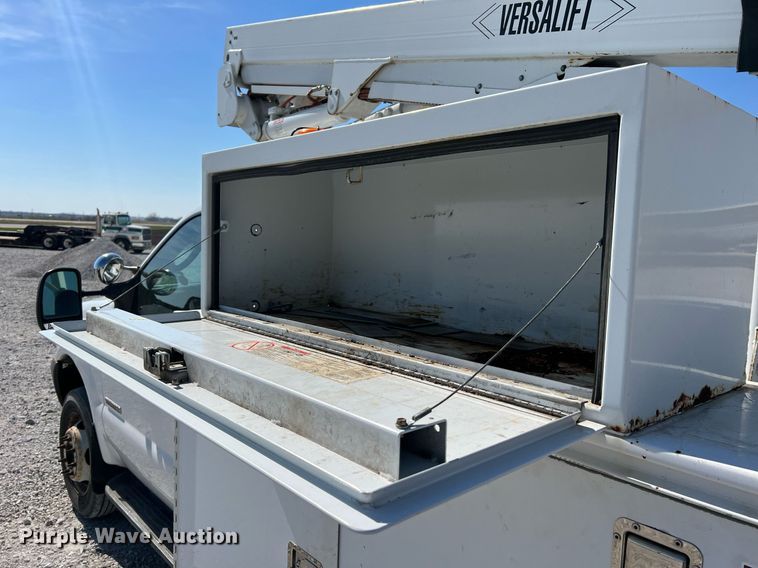 image for item LI9609 2003 Ford F550 Super Duty XL  bucket truck