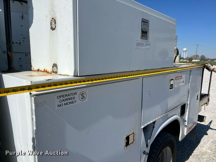 image for item LI9609 2003 Ford F550 Super Duty XL  bucket truck