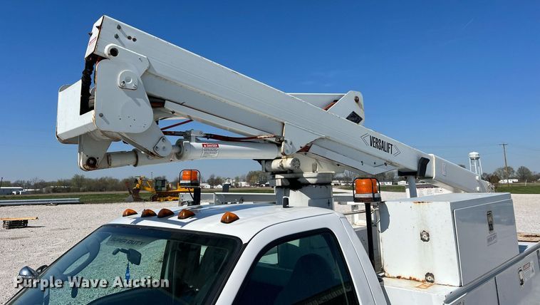 image for item LI9609 2003 Ford F550 Super Duty XL  bucket truck