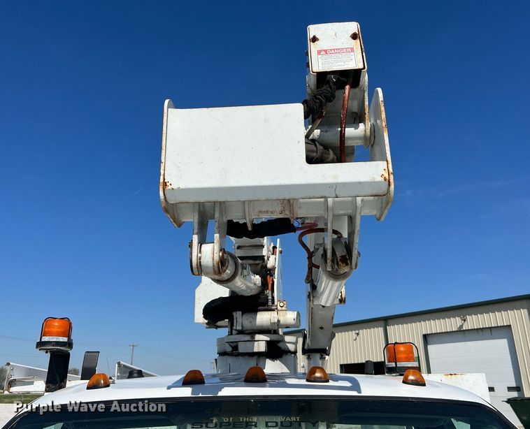 image for item LI9609 2003 Ford F550 Super Duty XL  bucket truck