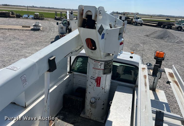 image for item LI9609 2003 Ford F550 Super Duty XL  bucket truck