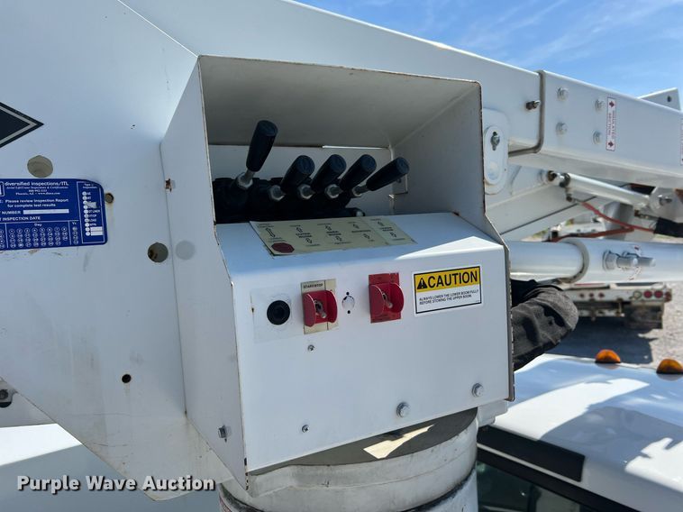 image for item LI9609 2003 Ford F550 Super Duty XL  bucket truck