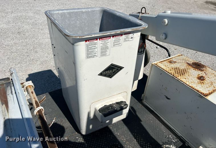 image for item LI9609 2003 Ford F550 Super Duty XL  bucket truck