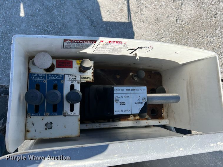 image for item LI9609 2003 Ford F550 Super Duty XL  bucket truck