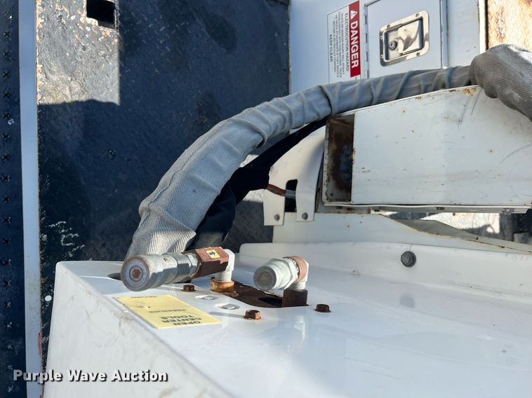 image for item LI9609 2003 Ford F550 Super Duty XL  bucket truck