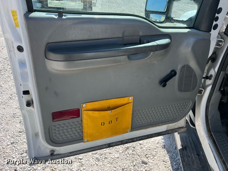 image for item LI9609 2003 Ford F550 Super Duty XL  bucket truck