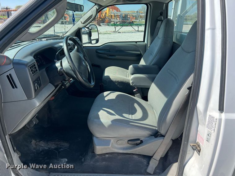 image for item LI9609 2003 Ford F550 Super Duty XL  bucket truck