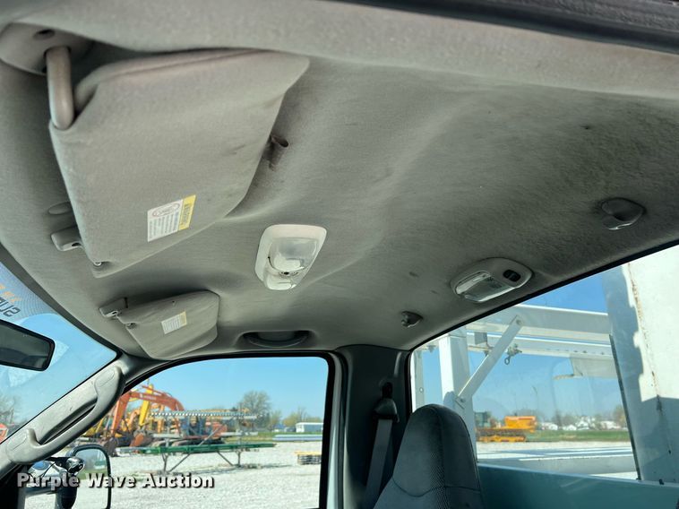 image for item LI9609 2003 Ford F550 Super Duty XL  bucket truck