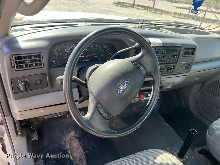 image for item LI9609 2003 Ford F550 Super Duty XL  bucket truck