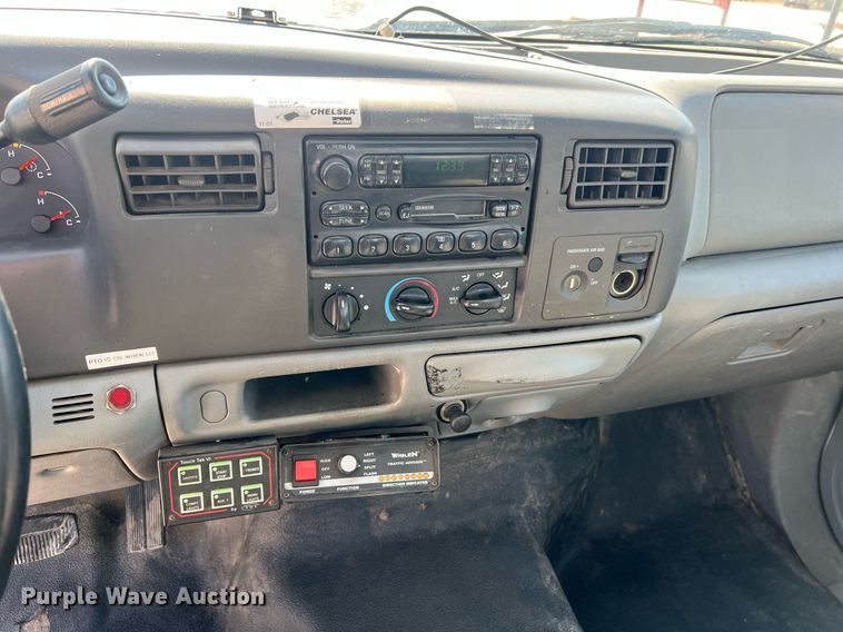 image for item LI9609 2003 Ford F550 Super Duty XL  bucket truck