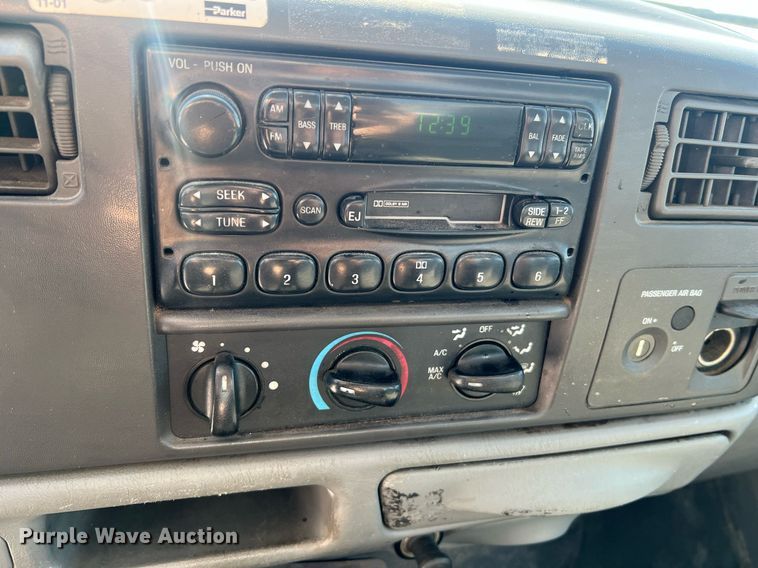 image for item LI9609 2003 Ford F550 Super Duty XL  bucket truck