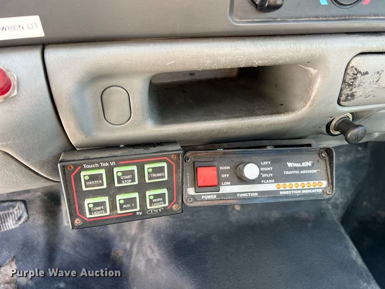 image for item LI9609 2003 Ford F550 Super Duty XL  bucket truck