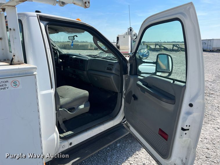 image for item LI9609 2003 Ford F550 Super Duty XL  bucket truck