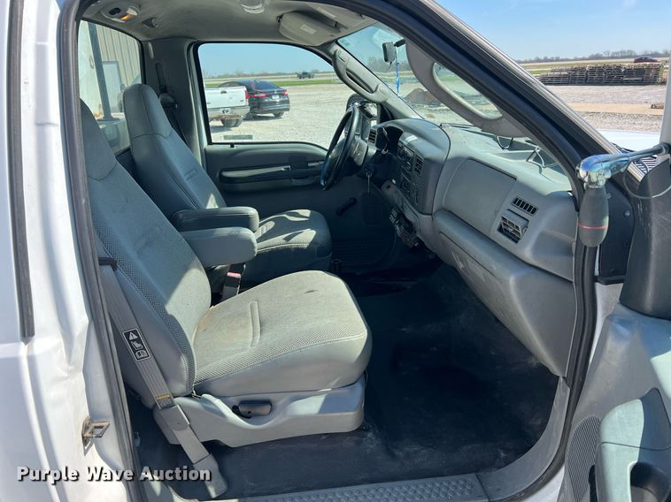 image for item LI9609 2003 Ford F550 Super Duty XL  bucket truck