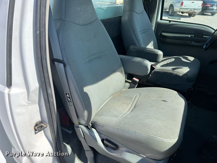 image for item LI9609 2003 Ford F550 Super Duty XL  bucket truck