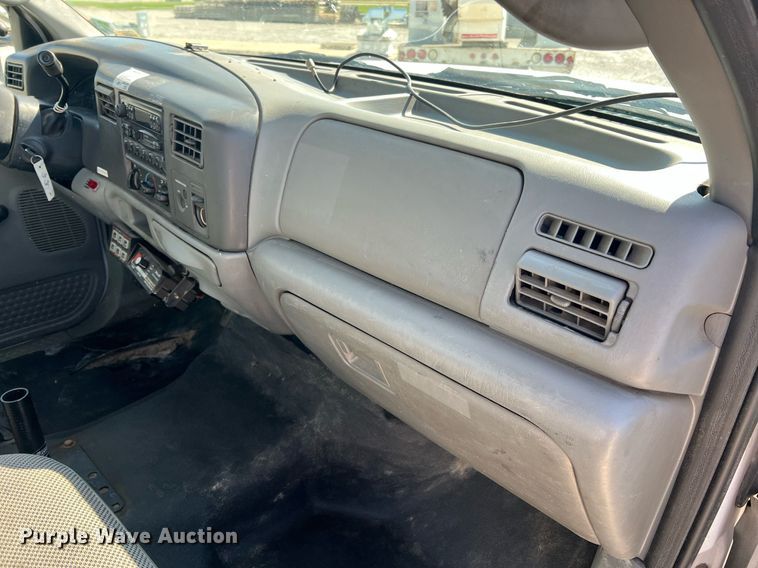 image for item LI9609 2003 Ford F550 Super Duty XL  bucket truck