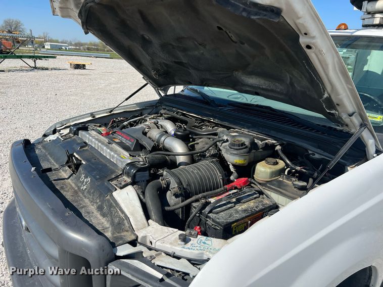 image for item LI9609 2003 Ford F550 Super Duty XL  bucket truck