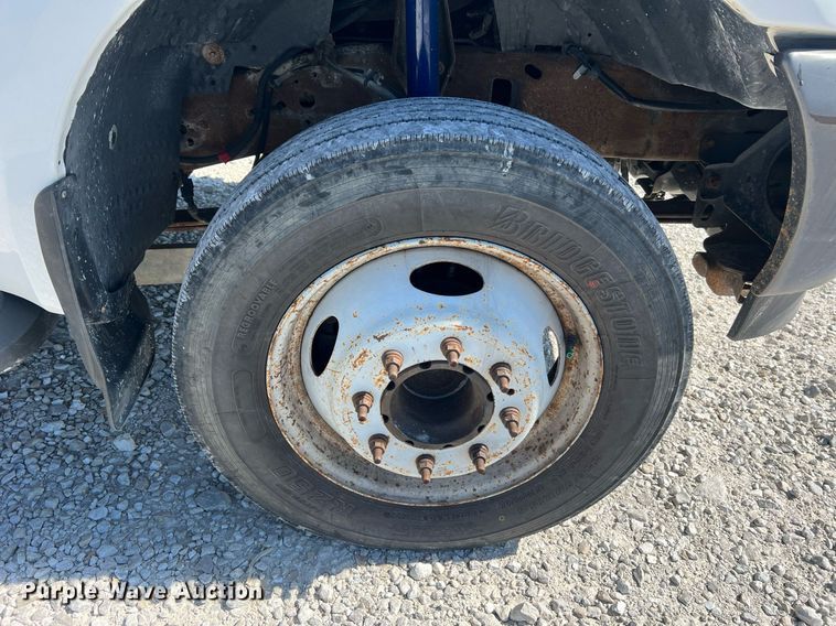 image for item LI9609 2003 Ford F550 Super Duty XL  bucket truck