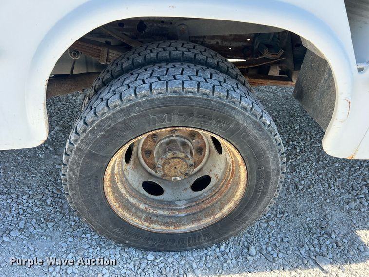 image for item LI9609 2003 Ford F550 Super Duty XL  bucket truck