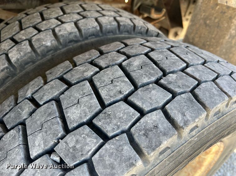 image for item LI9609 2003 Ford F550 Super Duty XL  bucket truck