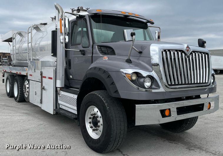 image for item LJ9593 2016 International 7600  vacuum truck