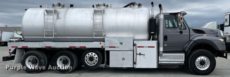 image for item LJ9593 2016 International 7600  vacuum truck