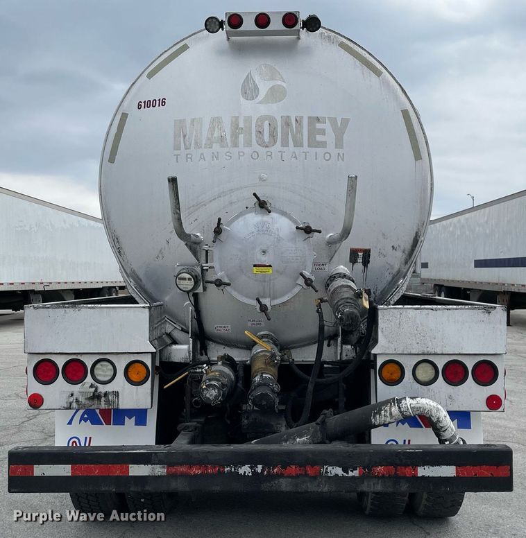 image for item LJ9593 2016 International 7600  vacuum truck