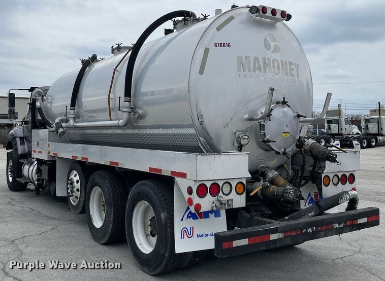 image for item LJ9593 2016 International 7600  vacuum truck
