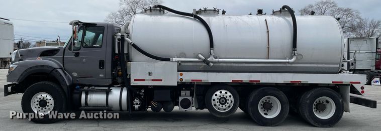 image for item LJ9593 2016 International 7600  vacuum truck