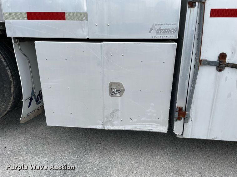 image for item LJ9593 2016 International 7600  vacuum truck