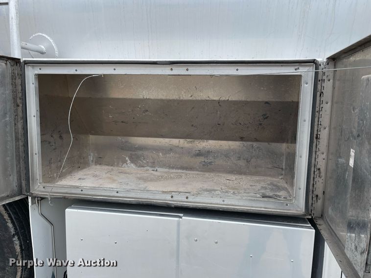 image for item LJ9593 2016 International 7600  vacuum truck